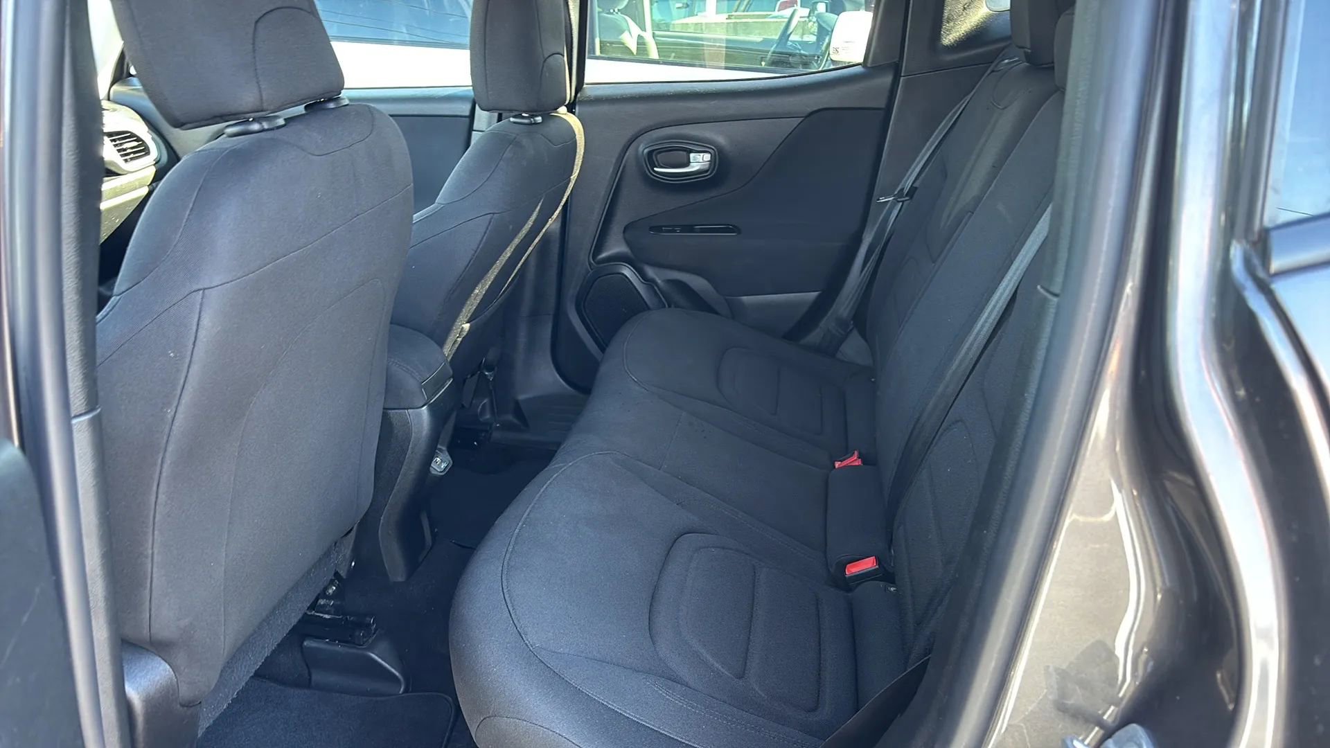 Used 2019 Jeep Renegade Latitude AWD/4WD image 10