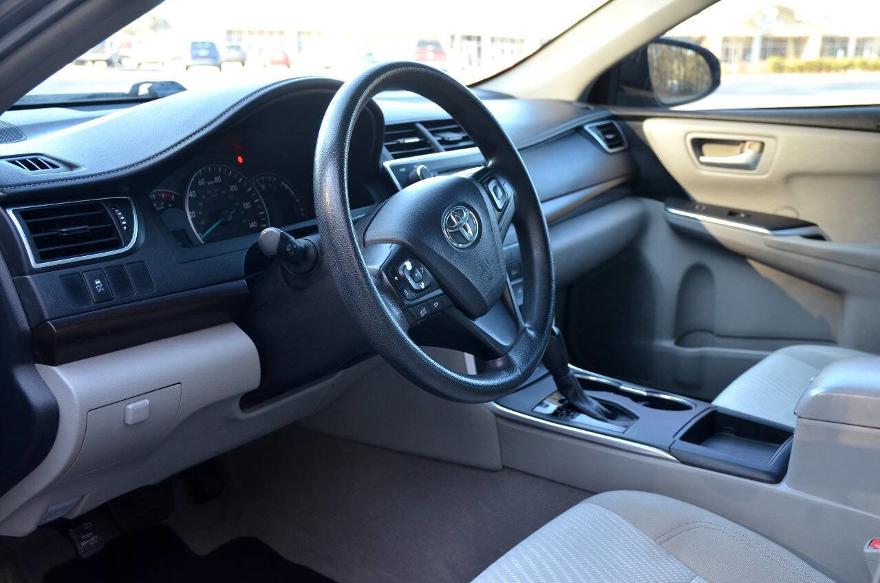 Used 2015 Toyota Camry LE image 13