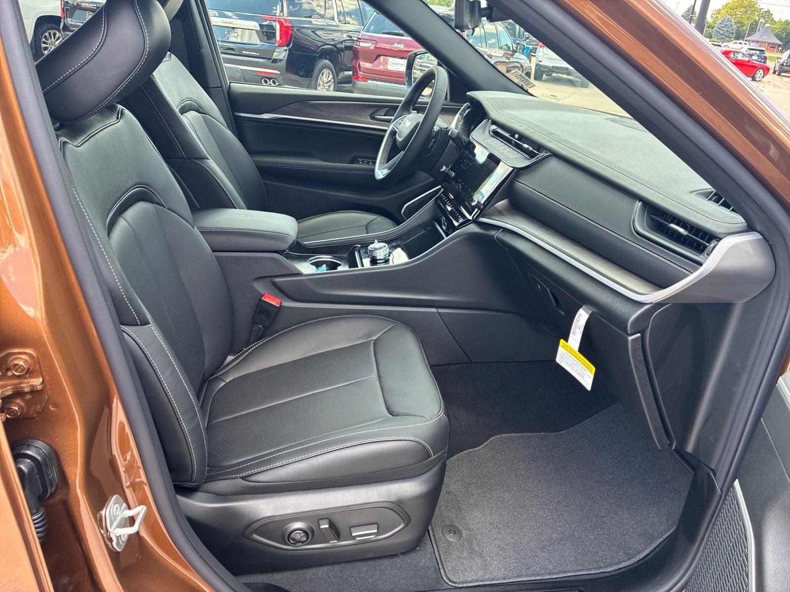 New 2026 Jeep Grand Cherokee L Limited AWD/4WD image 21