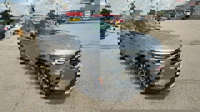 Used 2023 Buick Envision Essence image 2