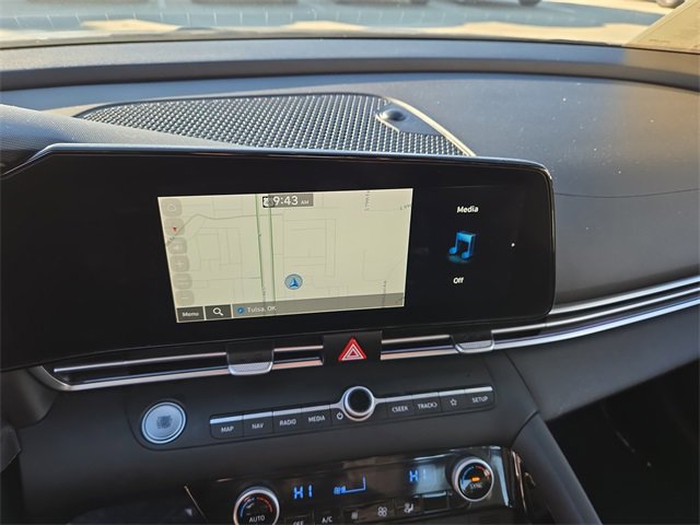 Used 2024 Hyundai Elantra Limited image 25