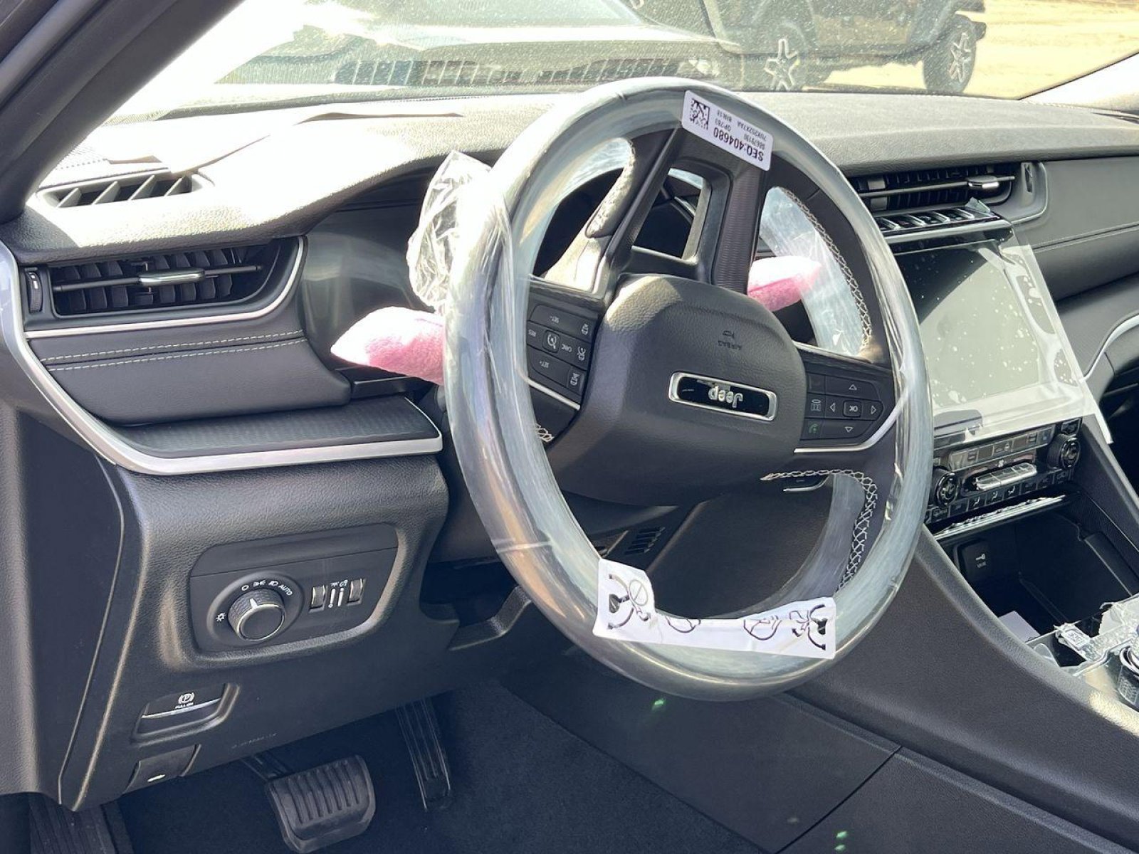 New 2025 Jeep Grand Cherokee L Laredo w/ Luxury Tech Group I image 11