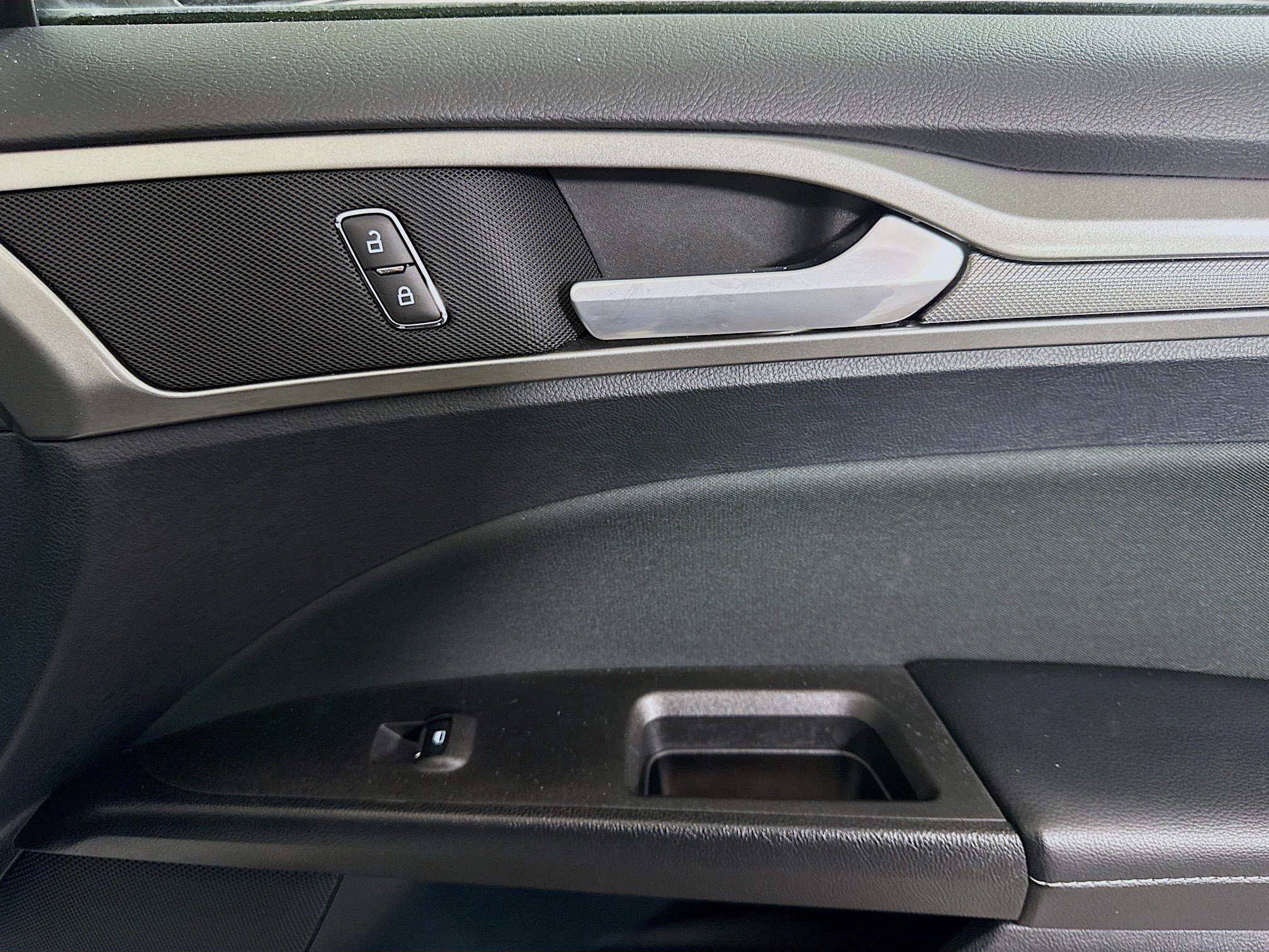 Used 2020 Ford Fusion SE FWD image 31