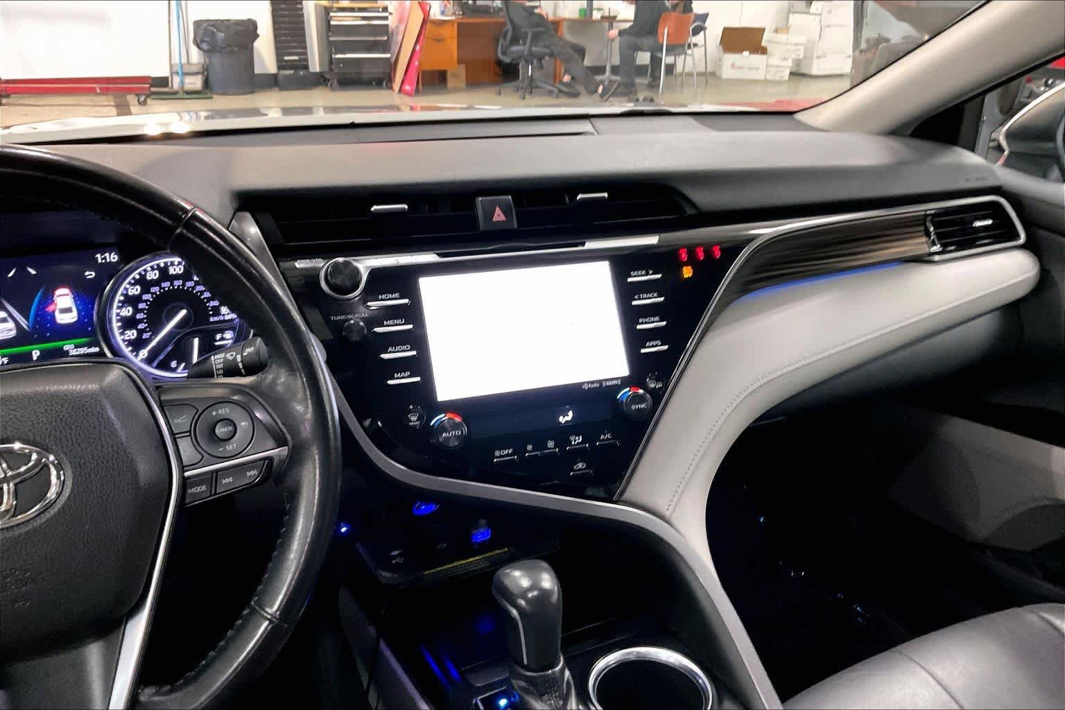 Used 2019 Toyota Camry XLE FWD image 7