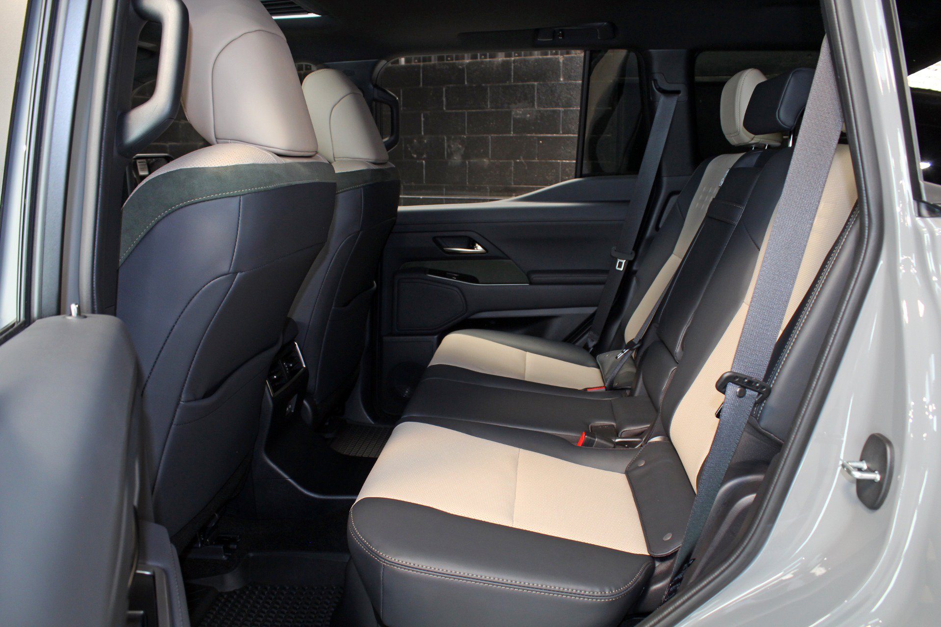 Used 2024 Lexus GX 550 AWD/4WD image 42
