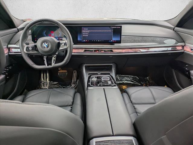 Used 2023 BMW 740i image 18