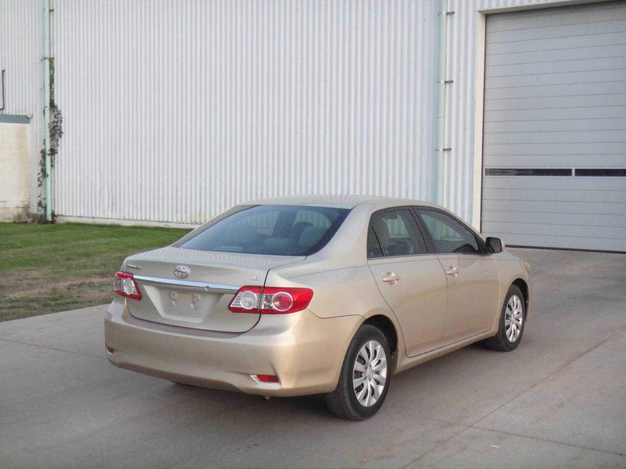 Used 2013 Toyota Corolla LE image 7