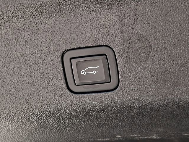 Used 2023 Chevrolet Suburban Premier RWD image 34