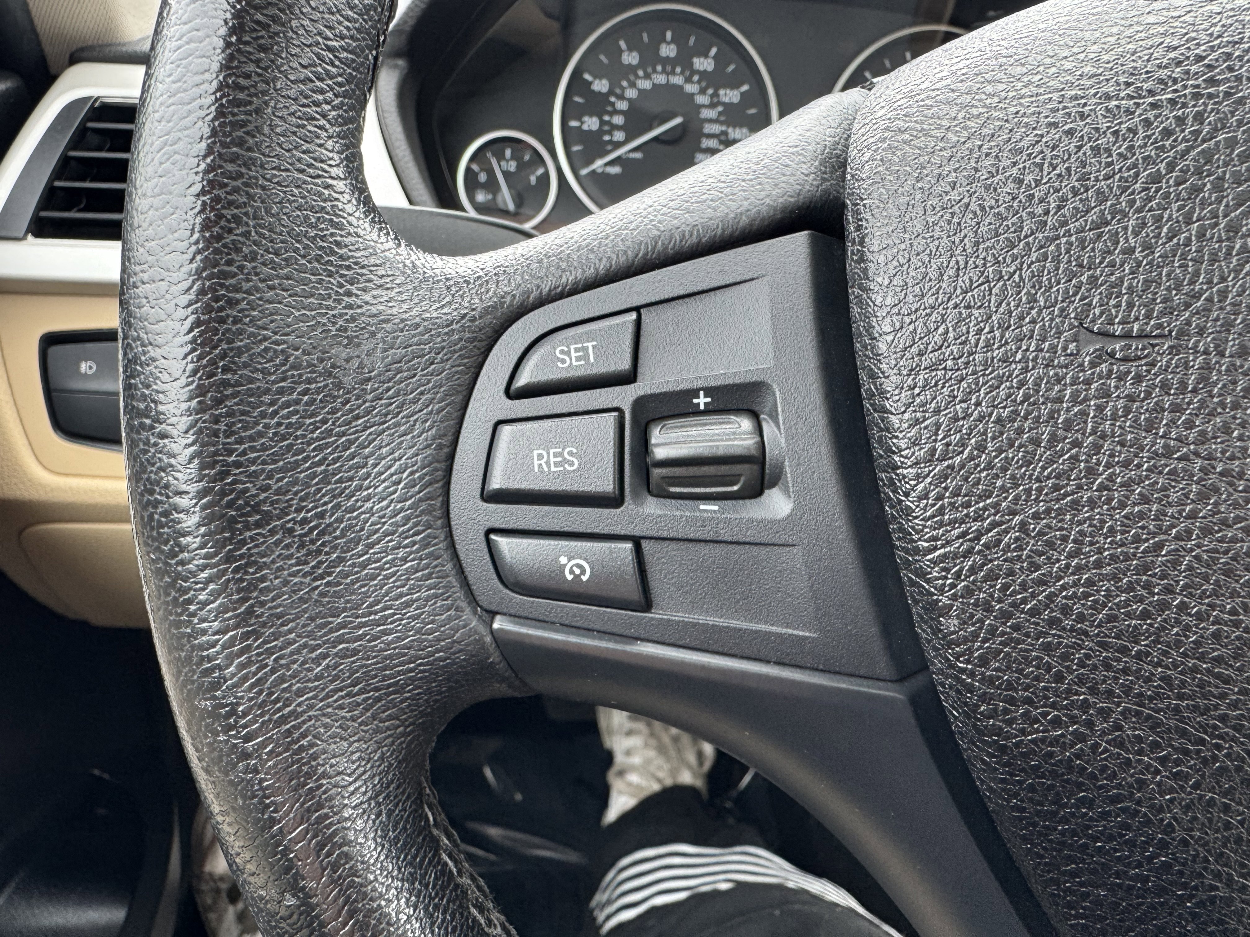 Used 2018 BMW 320i Sedan w/ Convenience Package image 36