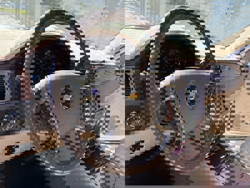 Used 2011 Chevrolet Avalanche LTZ image 22