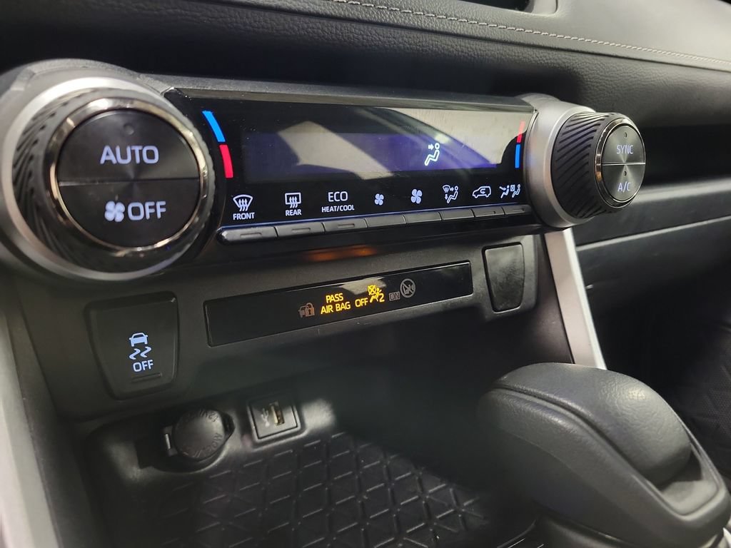 Used 2025 Toyota RAV4 XLE AWD/4WD image 20