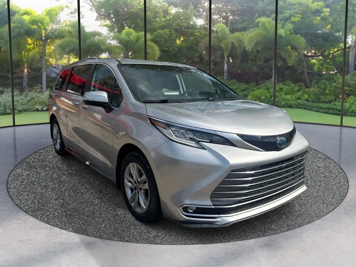 Used 2021 Toyota Sienna Limited AWD/4WD image 3