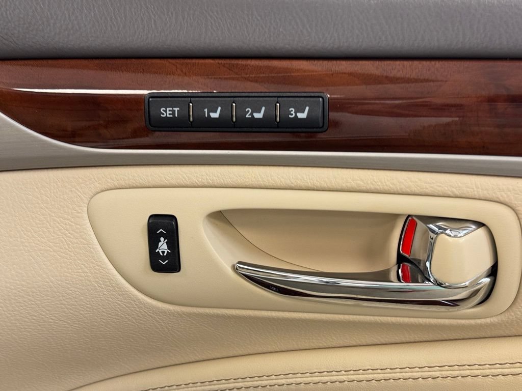Used 2013 Lexus LS 460 AWD w/ Comfort Pkg image 36