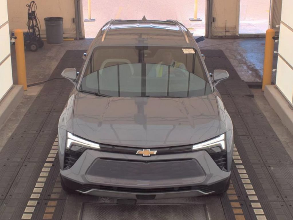 Used 2024 Chevrolet Blazer EV LT AWD/4WD image 2