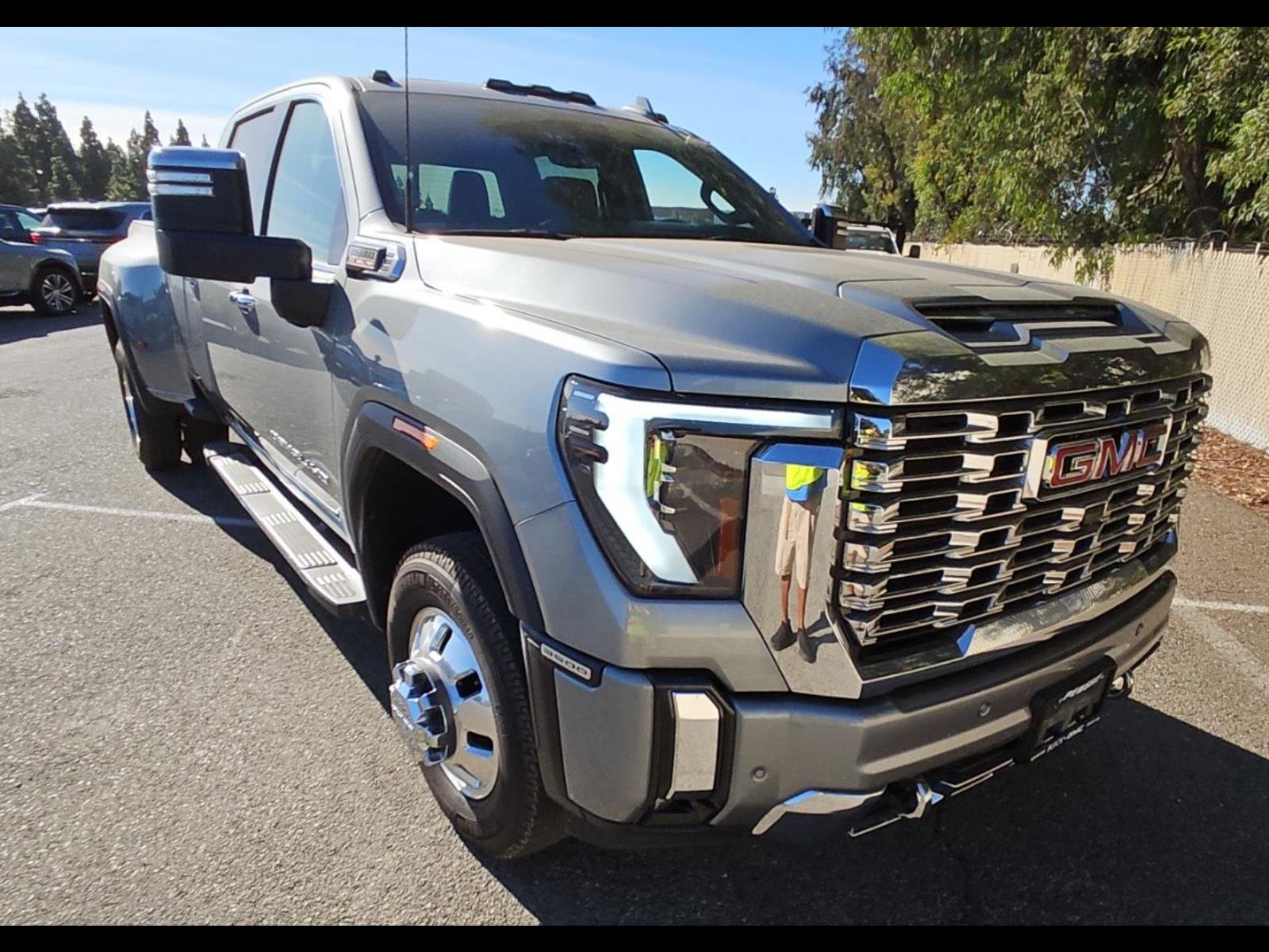 Used 2024 GMC Sierra 3500 Denali w/ Denali Reserve Package AWD/4WD image 17
