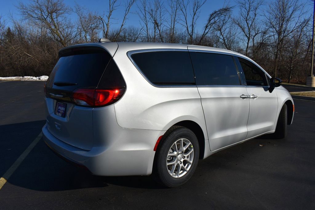 New 2026 Chrysler Voyager LX image 4