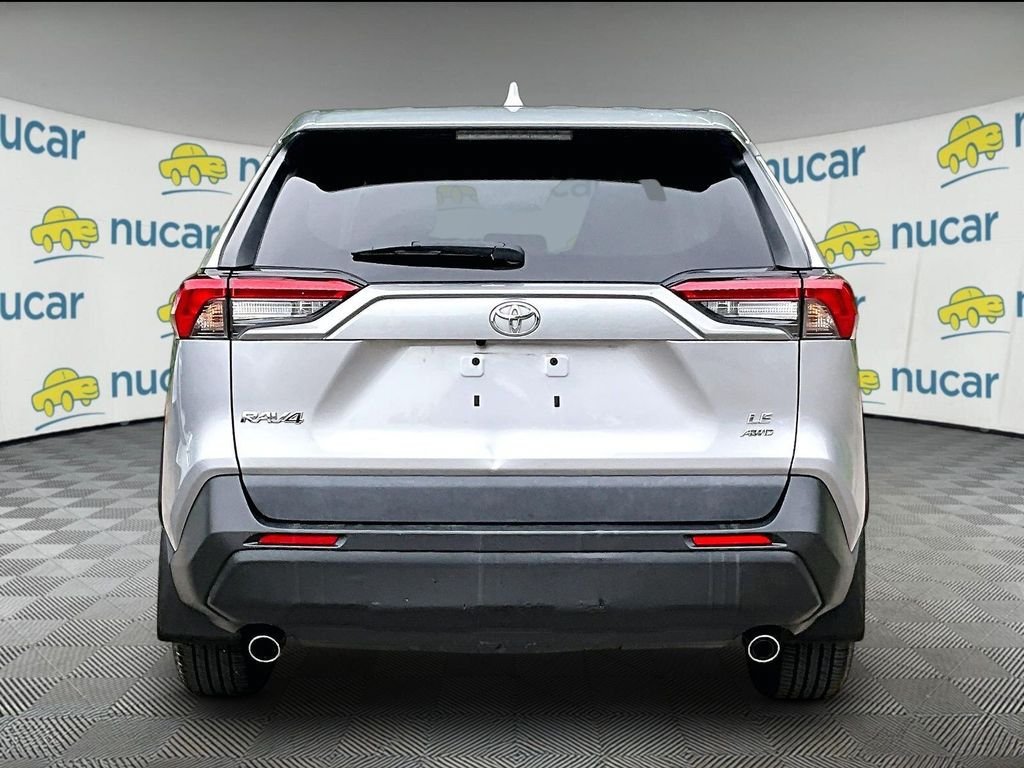 Certified 2022 Toyota RAV4 LE AWD/4WD image 5