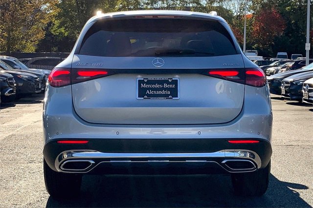 Used 2025 Mercedes-Benz GLC 300 4MATIC image 3