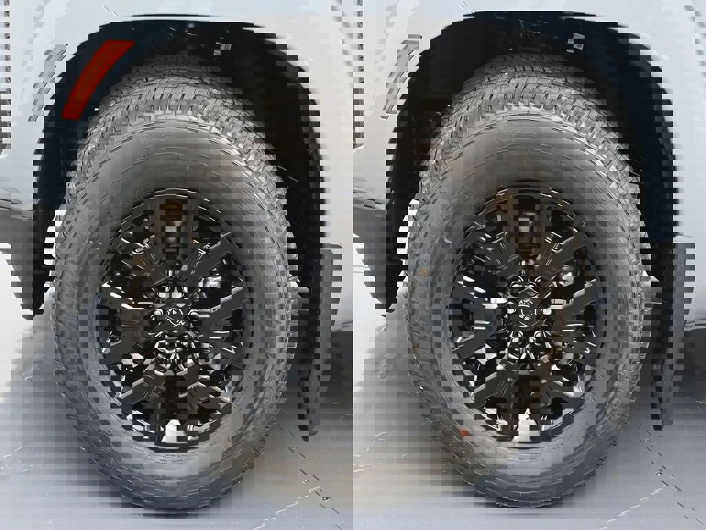 New 2026 Nissan Frontier SV image 9