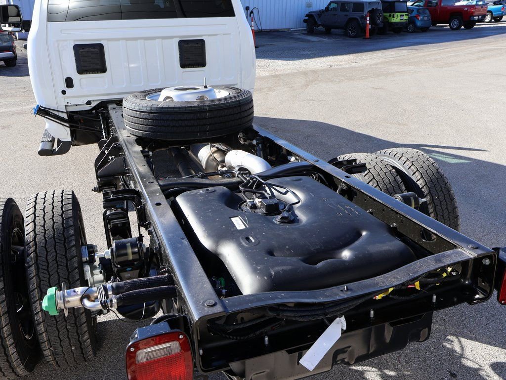 New 2026 RAM 5500 Tradesman AWD/4WD image 15