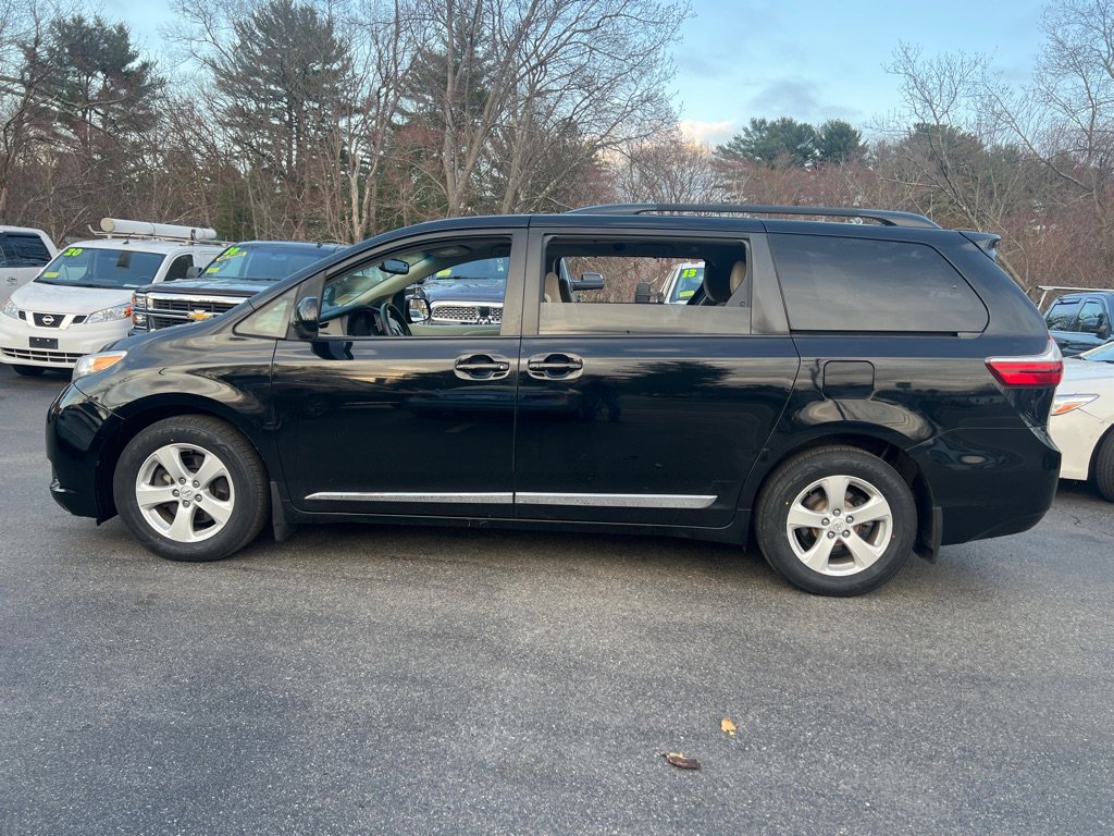 Used 2017 Toyota Sienna LE w/ Protection Package image 2