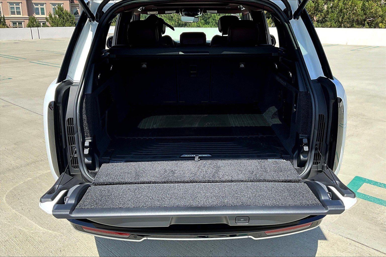 New 2025 Land Rover Range Rover SE image 13