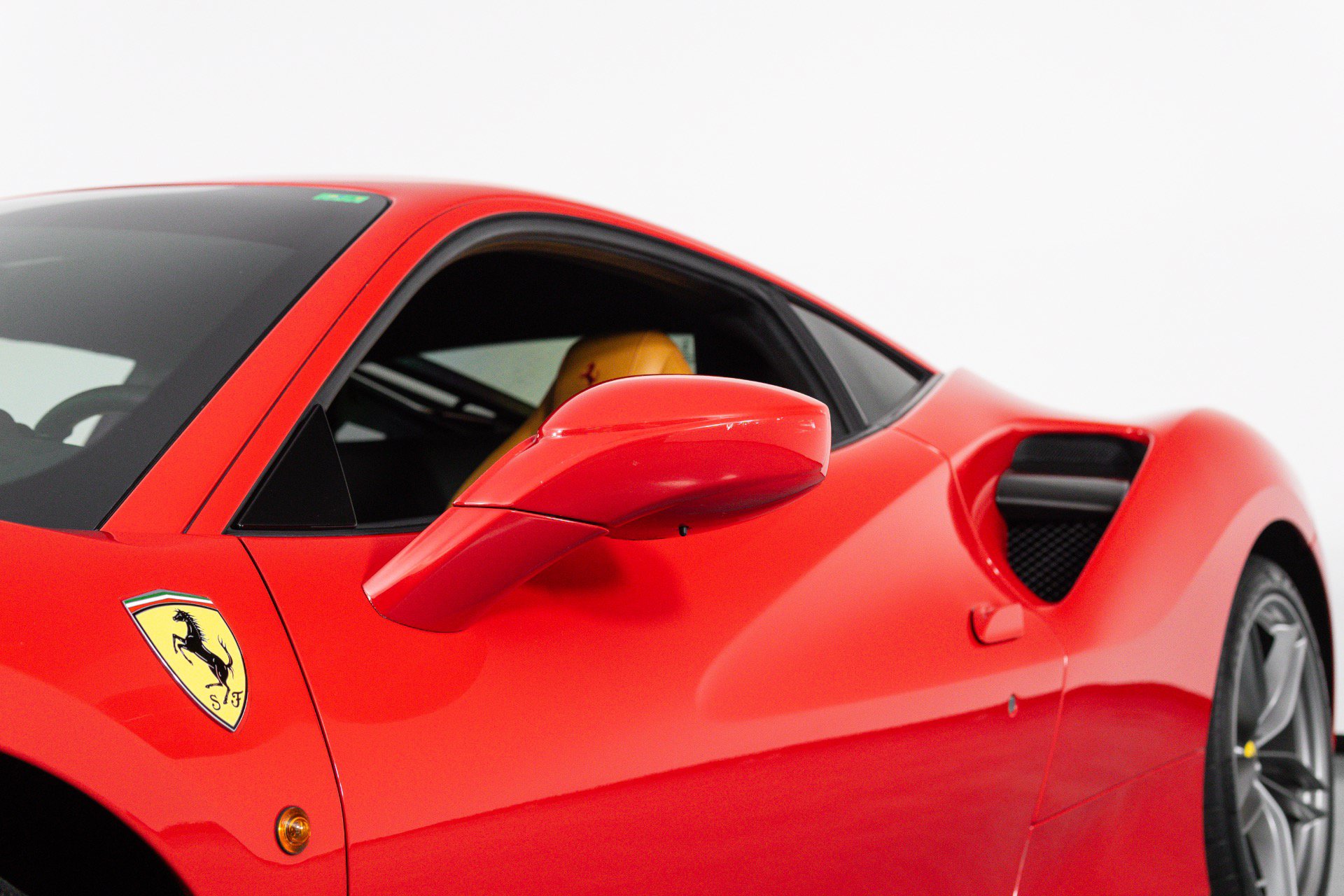 Used 2017 Ferrari 488 GTB RWD image 12