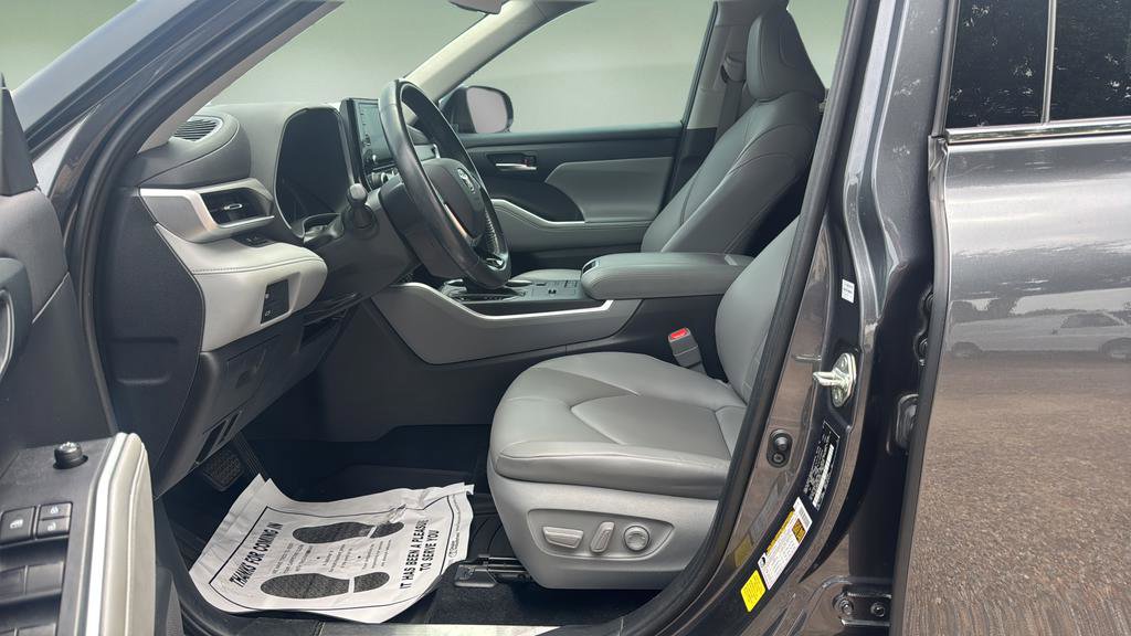 Used 2020 Toyota Highlander XLE FWD image 10