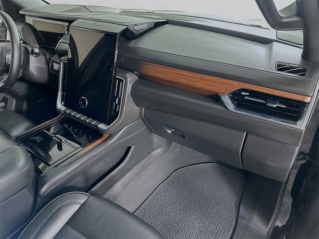 Used 2025 GMC Yukon XL Denali image 30