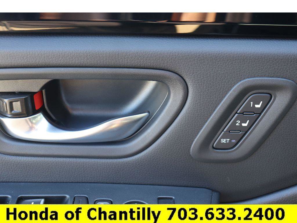 Used 2025 Honda Pilot Touring image 23