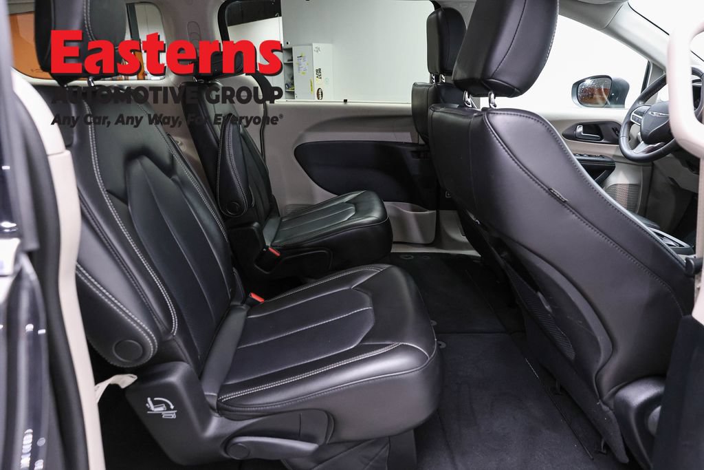 Used 2023 Chrysler Pacifica Touring-L FWD image 23