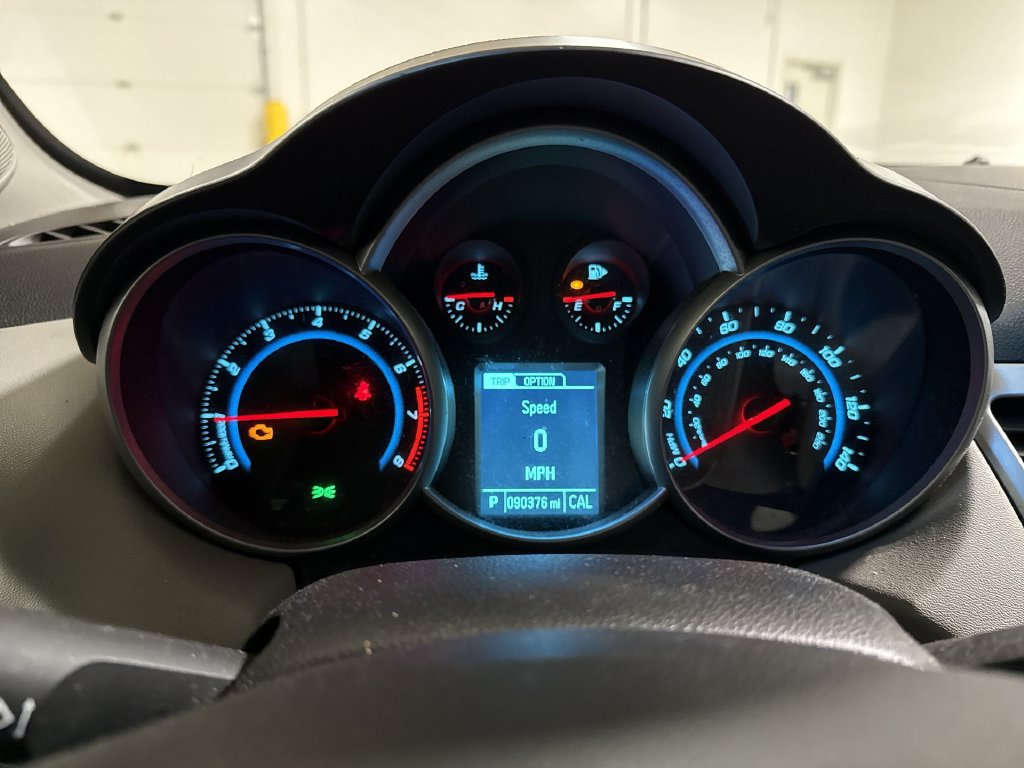 Used 2014 Chevrolet Cruze LT w/ Technology Package FWD image 12