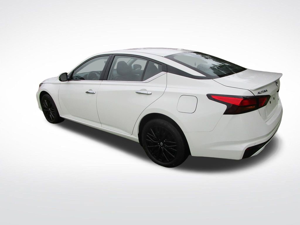 Used 2025 Nissan Altima 2.5 SV w/ SV Special Edition Package image 3