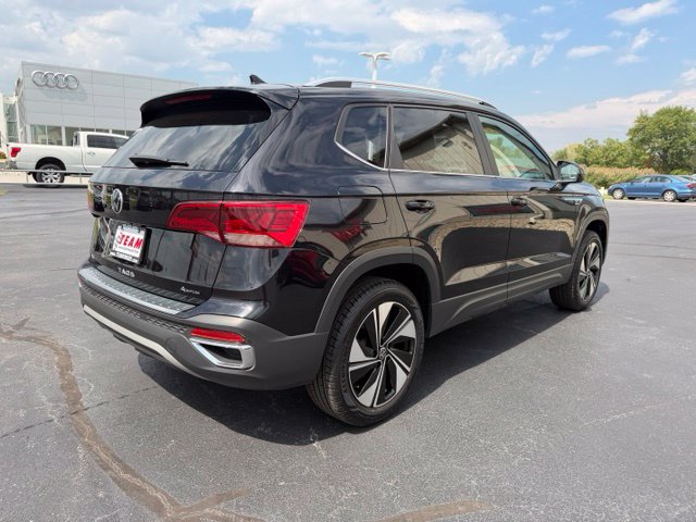 Used 2023 Volkswagen Taos SE w/ Panoramic Sunroof Package AWD/4WD image 8