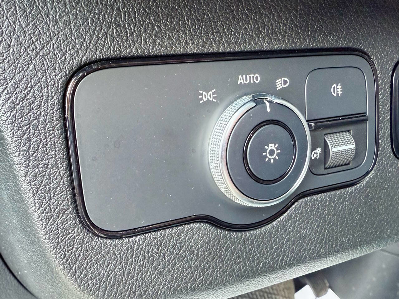 Used 2019 Freightliner Sprinter 2500 image 25