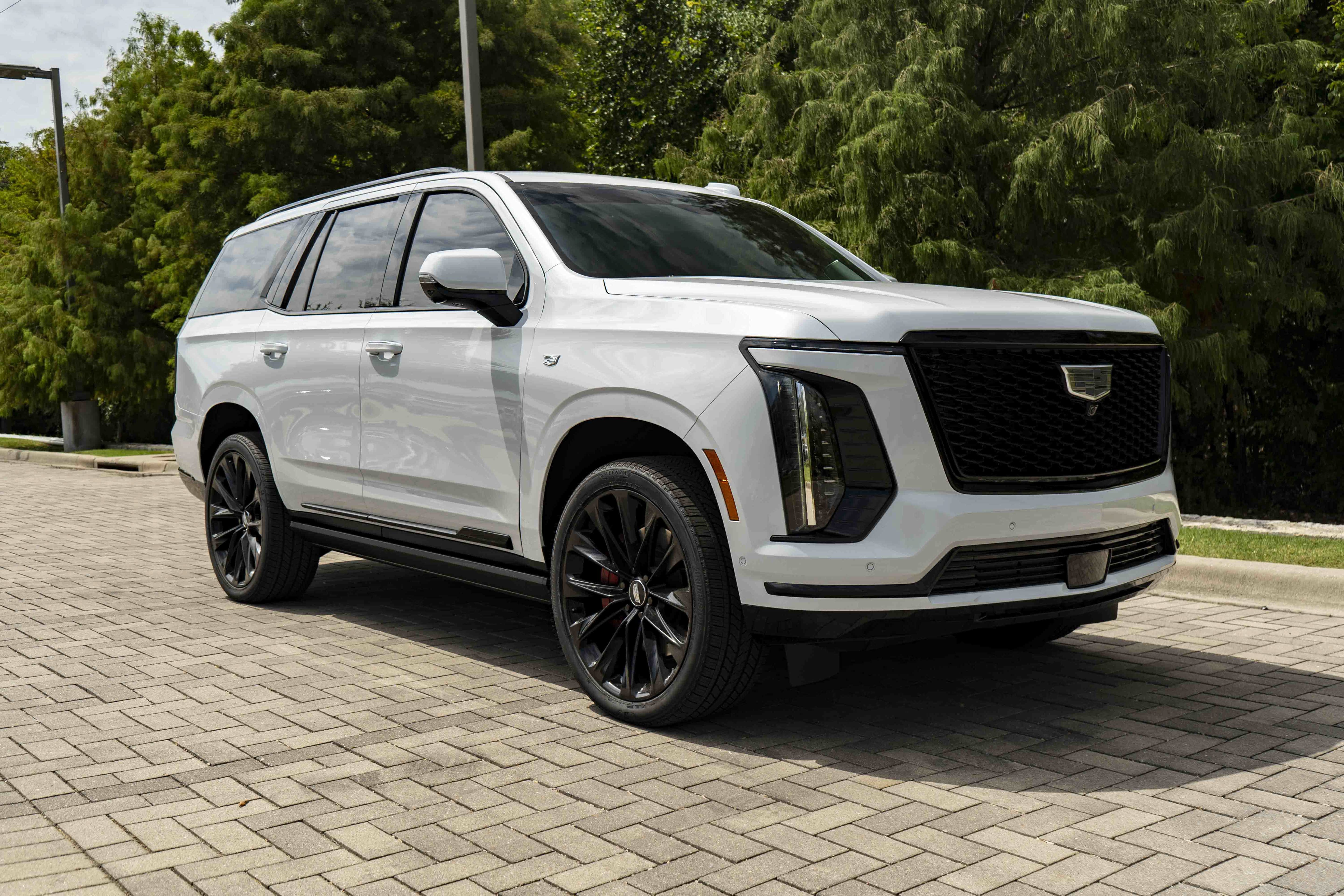 Used 2026 Cadillac Escalade Platinum Sport w/ LPO, ONYX Package AWD/4WD image 2