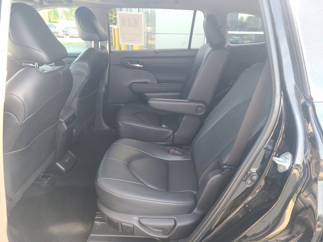 Used 2024 Toyota Highlander XLE image 13