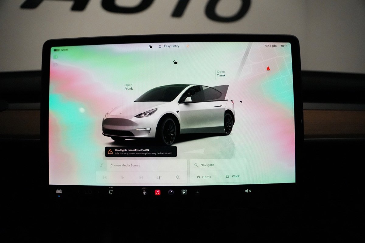 Used 2022 Tesla Model Y Performance AWD/4WD image 13