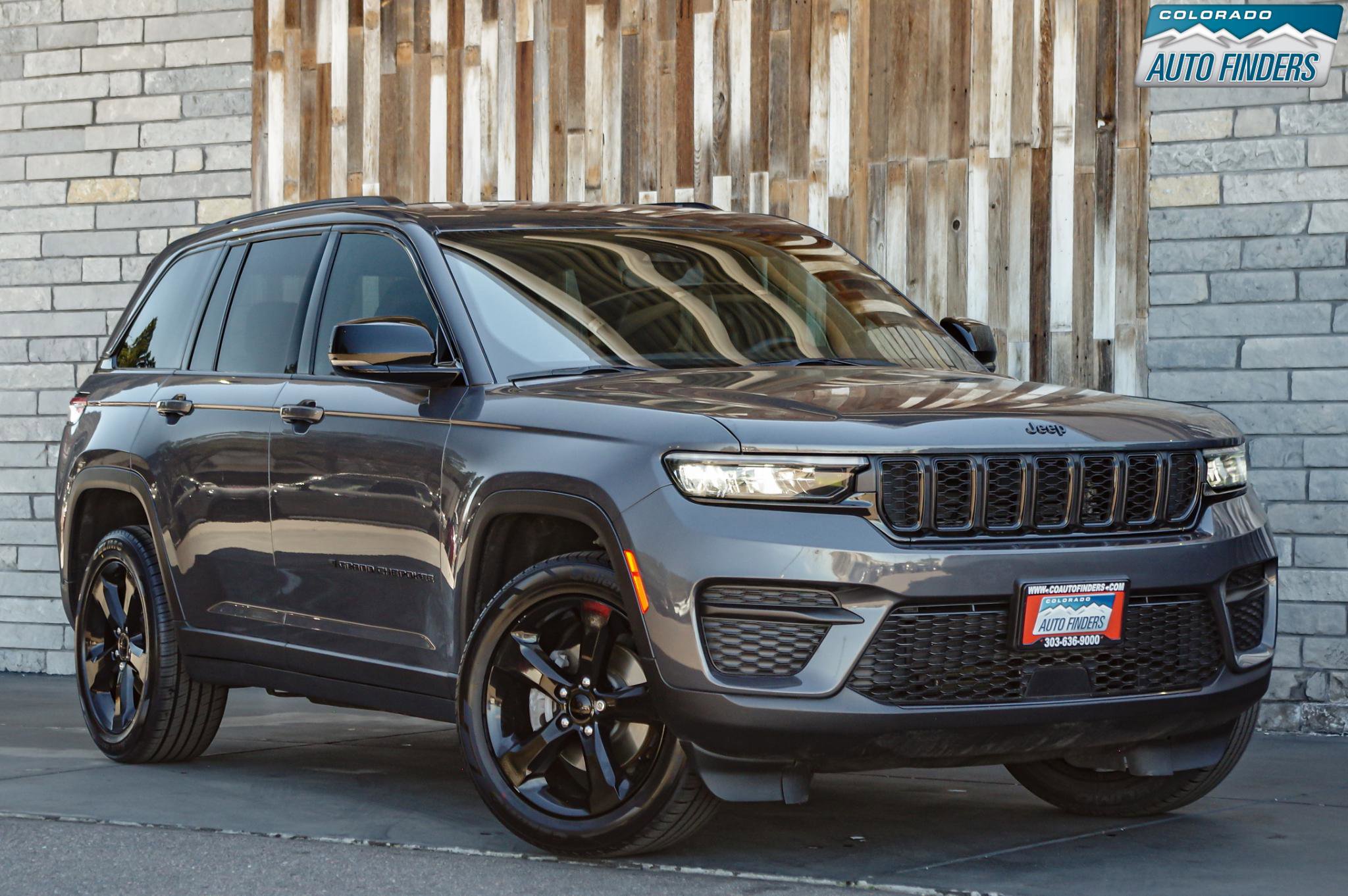 Used 2023 Jeep Grand Cherokee Altitude AWD/4WD image 9