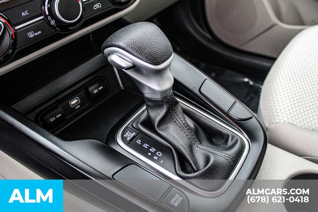 Used 2025 Kia Soul LX w/ LX Technology Package FWD image 34