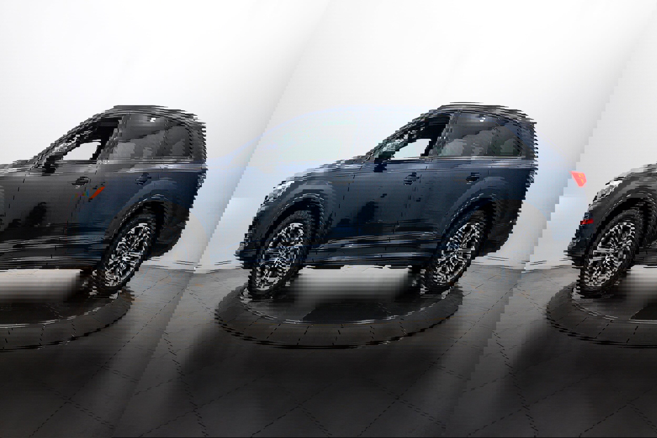 Certified 2025 Audi Q7 2.0T Premium w/ Convenience Plus Package image 6