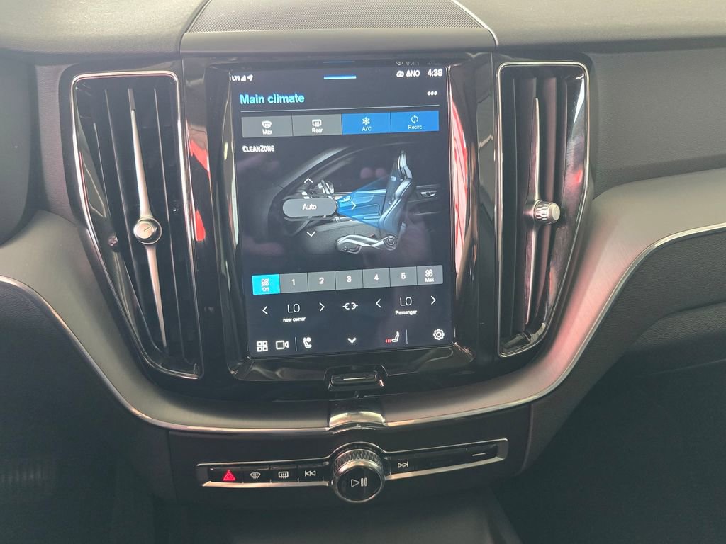 Used 2023 Volvo XC60 B5 Core AWD/4WD image 17