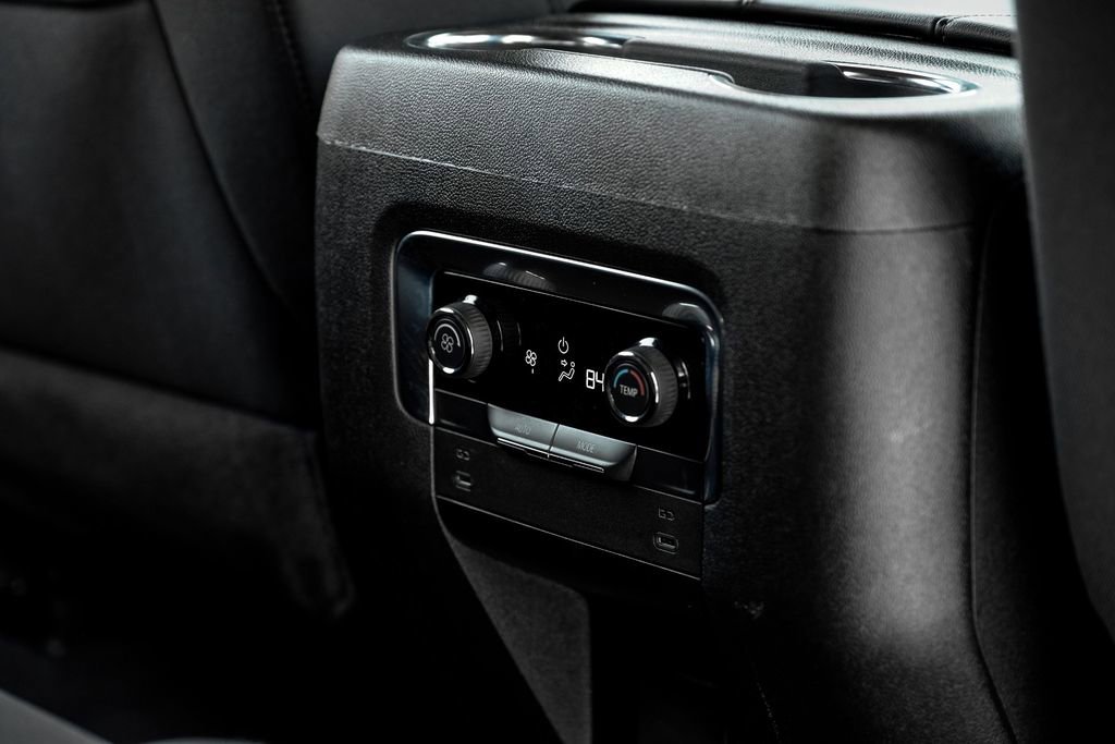 Used 2025 Chevrolet Suburban LS image 38