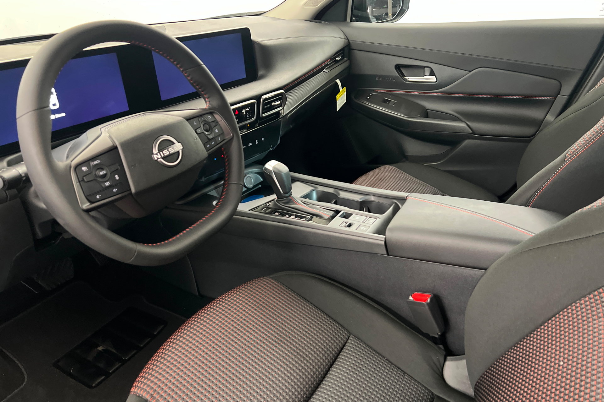 New 2027 Nissan Sentra SR w/ Floor Mat Package FWD image 15