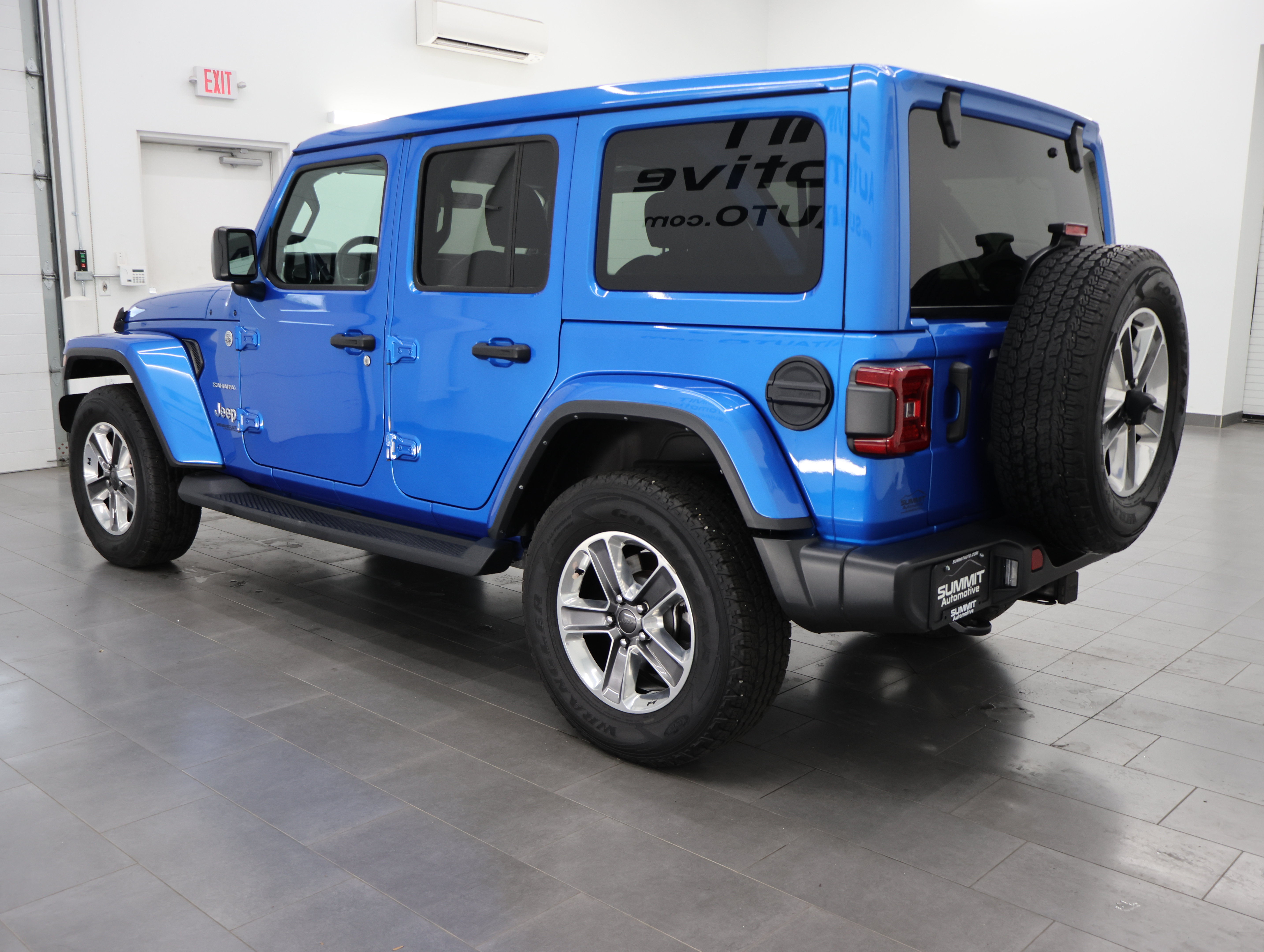 Used 2022 Jeep Wrangler Unlimited Sahara w/ LED Lighting Group AWD/4WD image 5