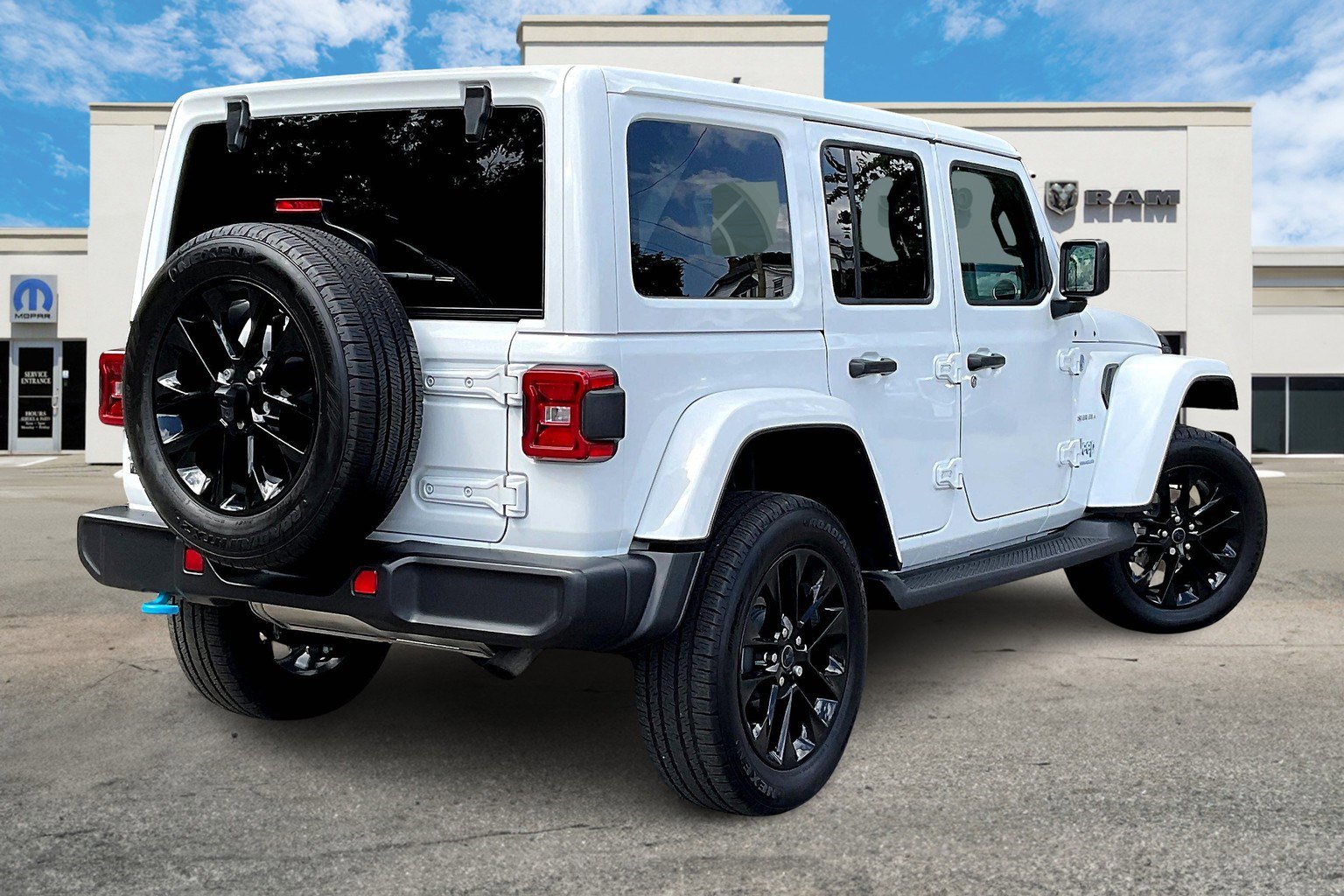 Used 2024 Jeep Wrangler Sahara image 2
