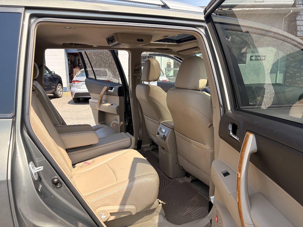 Used 2010 Toyota Highlander Limited AWD/4WD image 23