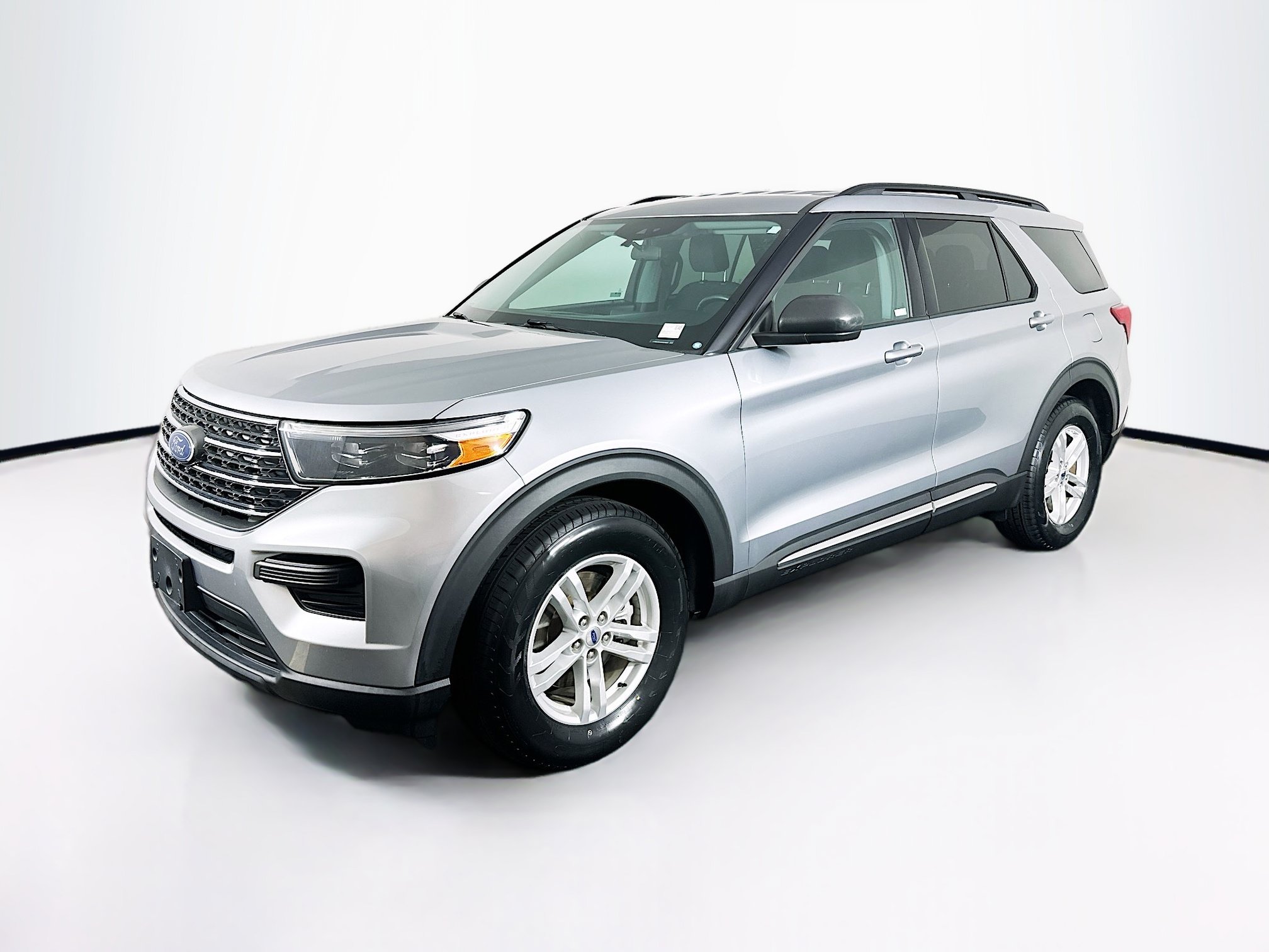 Used 2022 Ford Explorer XLT RWD image 3