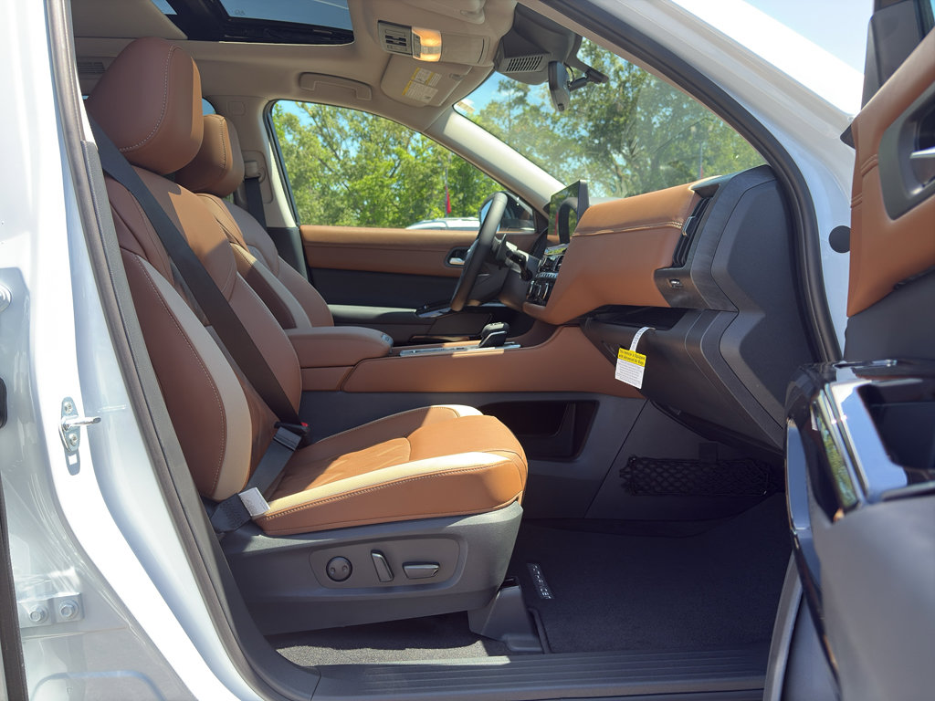 New 2026 Nissan Pathfinder Platinum w/ Cargo Package FWD image 17