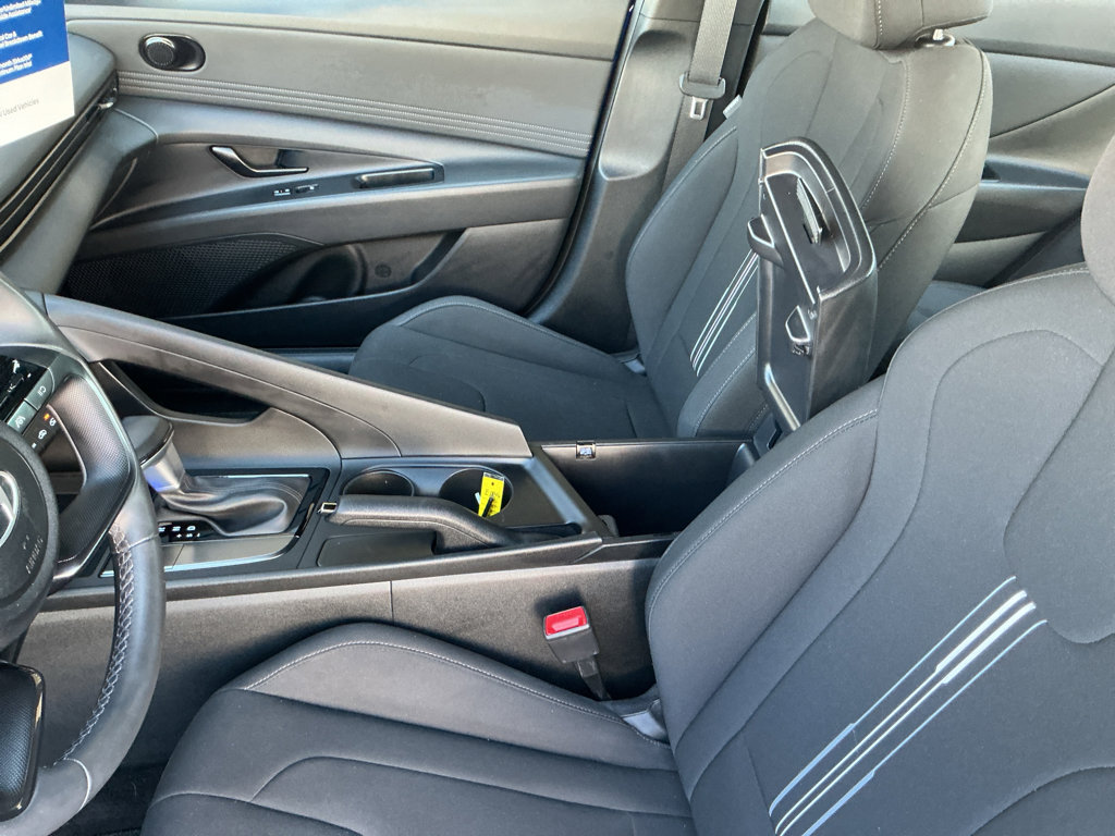 Used 2025 Hyundai Elantra Sport image 12